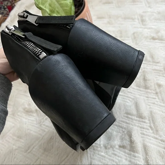 John Fluevog prepare Axe Black Leather Slit Open-Toe Platform Sandals size 9 - Picture 9 of 14